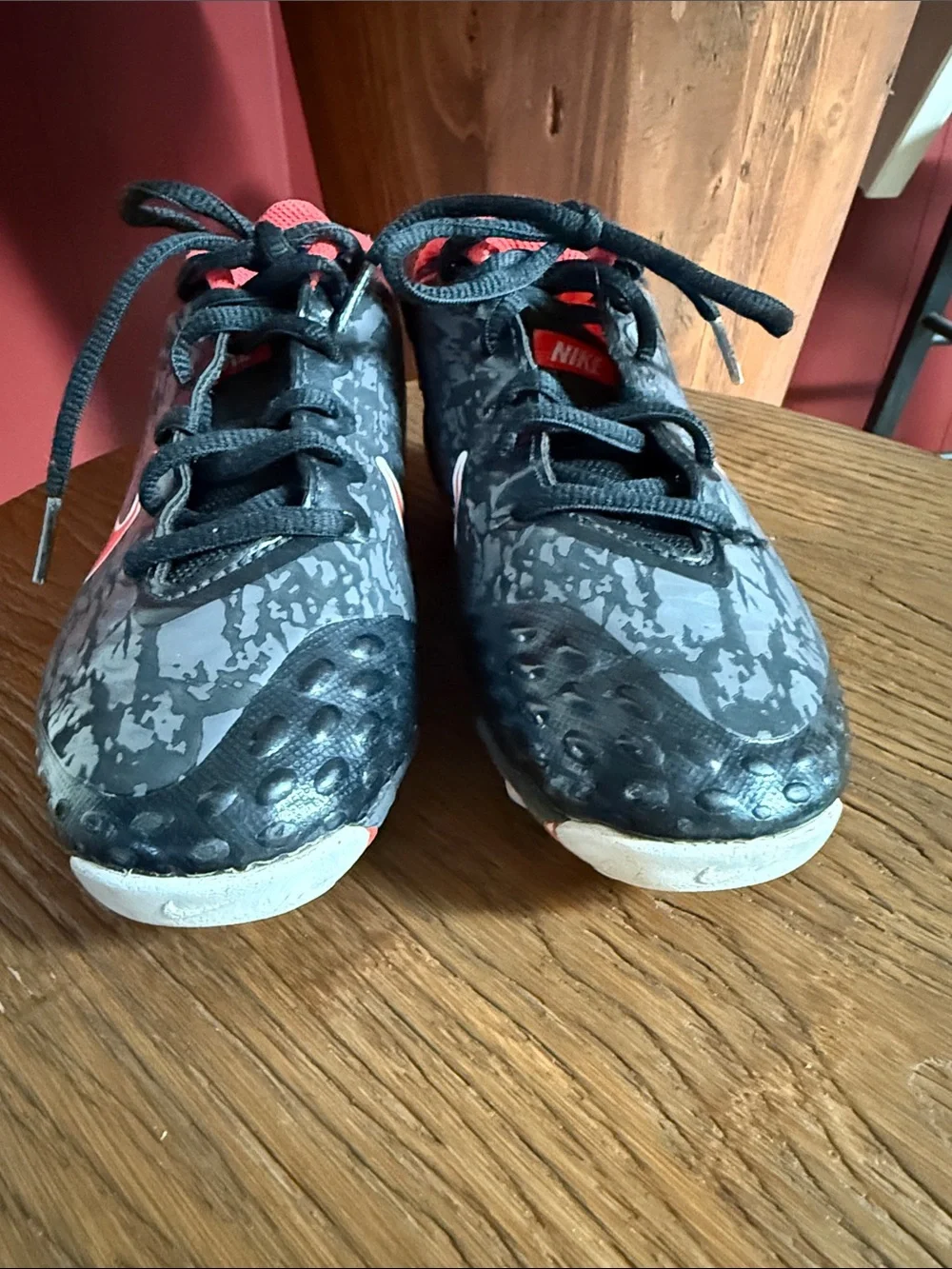 Nike Hyperdiamond Keystone Softball Baseball Cleats. Youth Size 13
